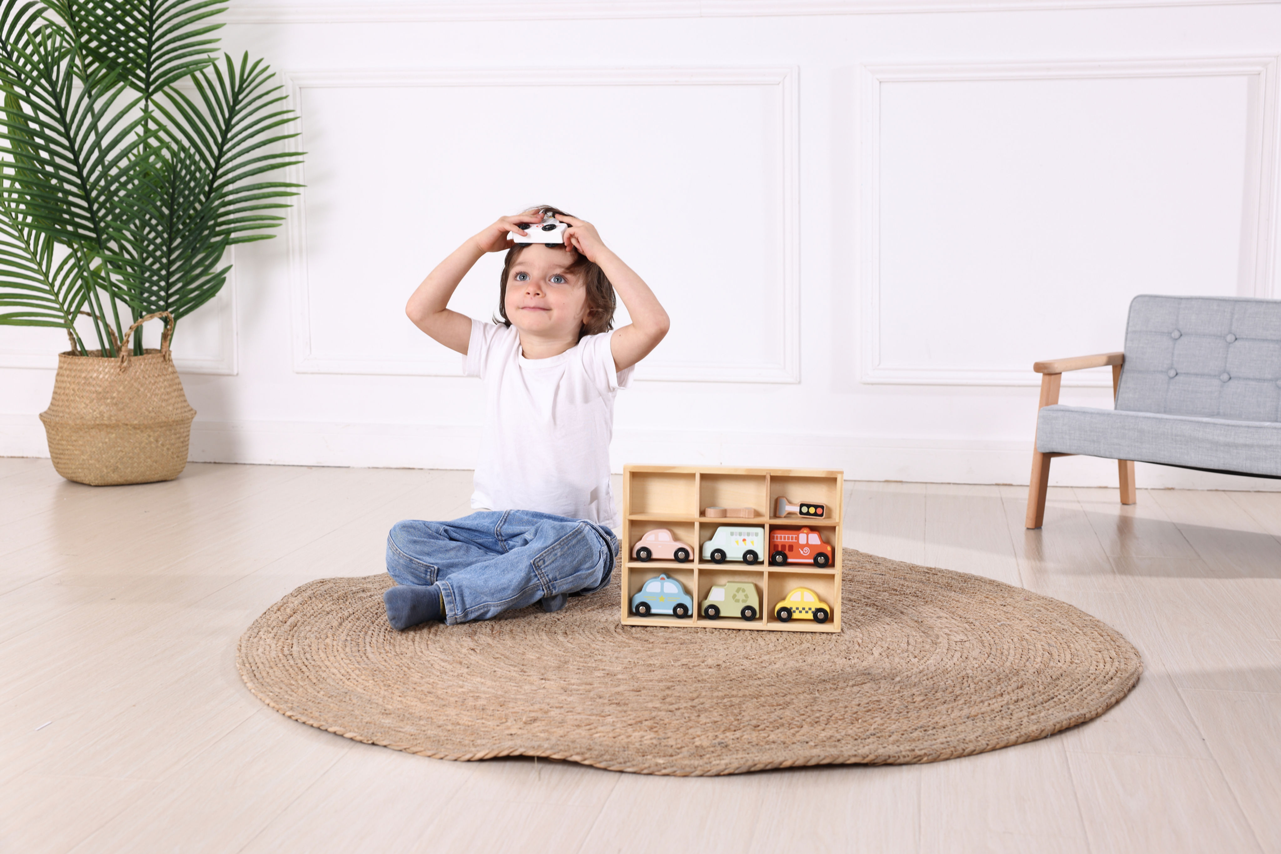 ხის მანქანები საგზაო ნიშნებით