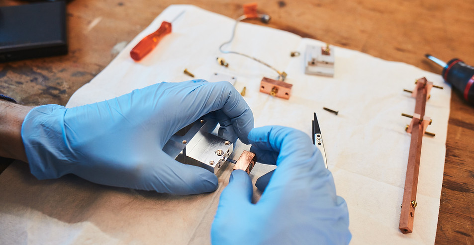 Assemblage d'un circuit supraconducteur en cavité.jpg