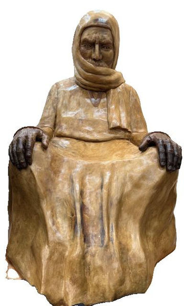 Frontal view looking at Christ.