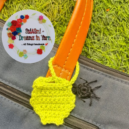 Spiders and Cauldrons - bag tag pattern