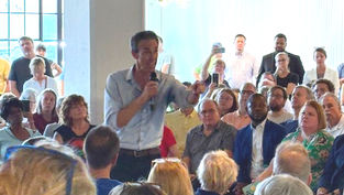 Beto O'Rourke rallies voters in Indianapolis August 3.