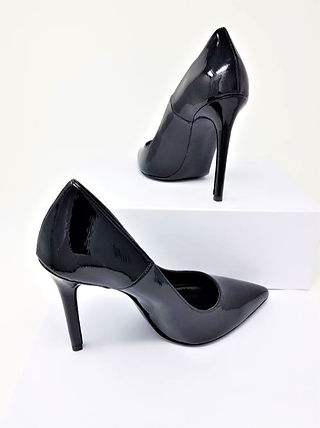 black handmade pumps - on Vivien Lauren
