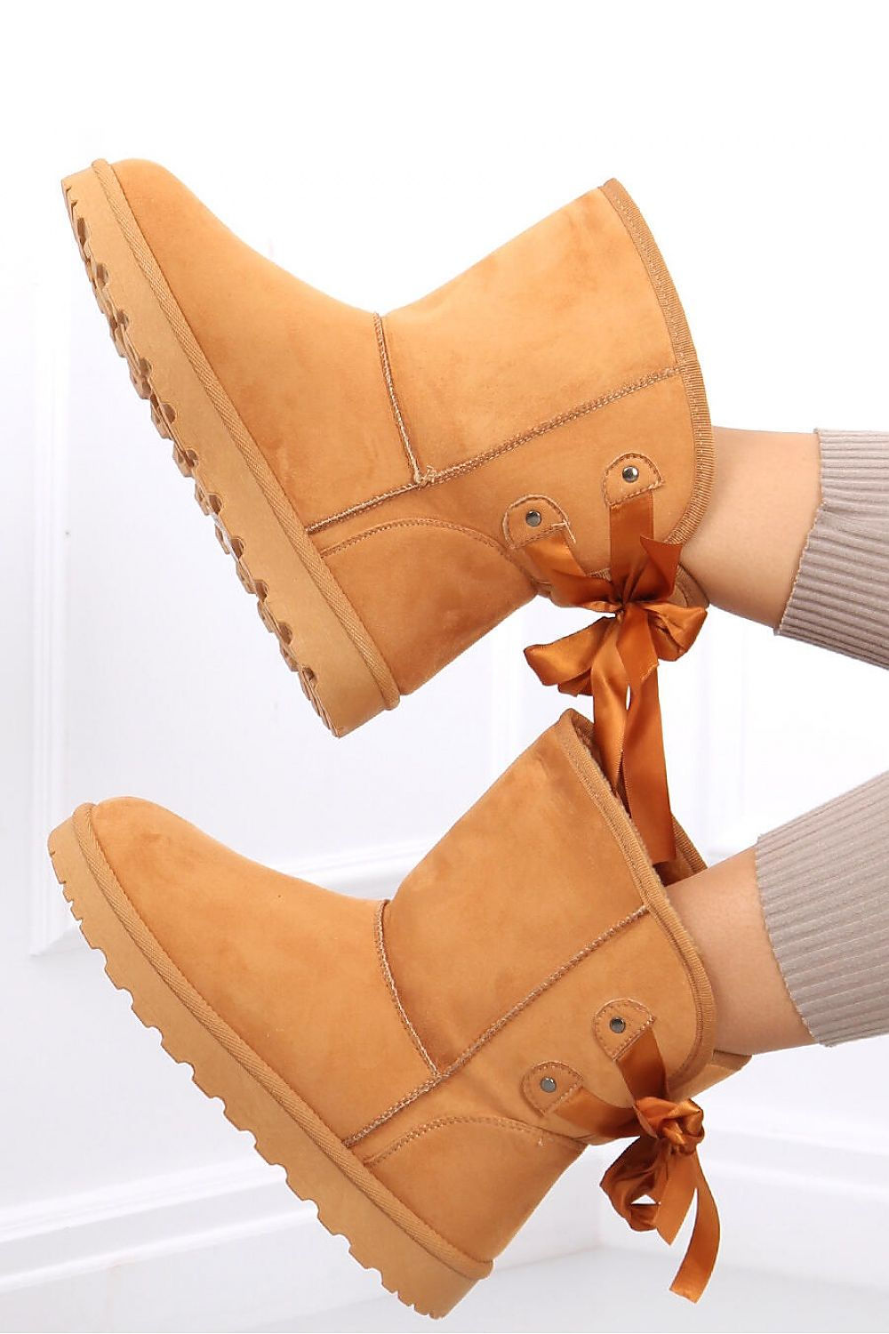 Ladies Boots for Snow: Stay Warm and Stylish in Camel Colour!
