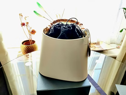 Black & white Bucket Bag in Luxury Italian Leather designed by vivien Lauren