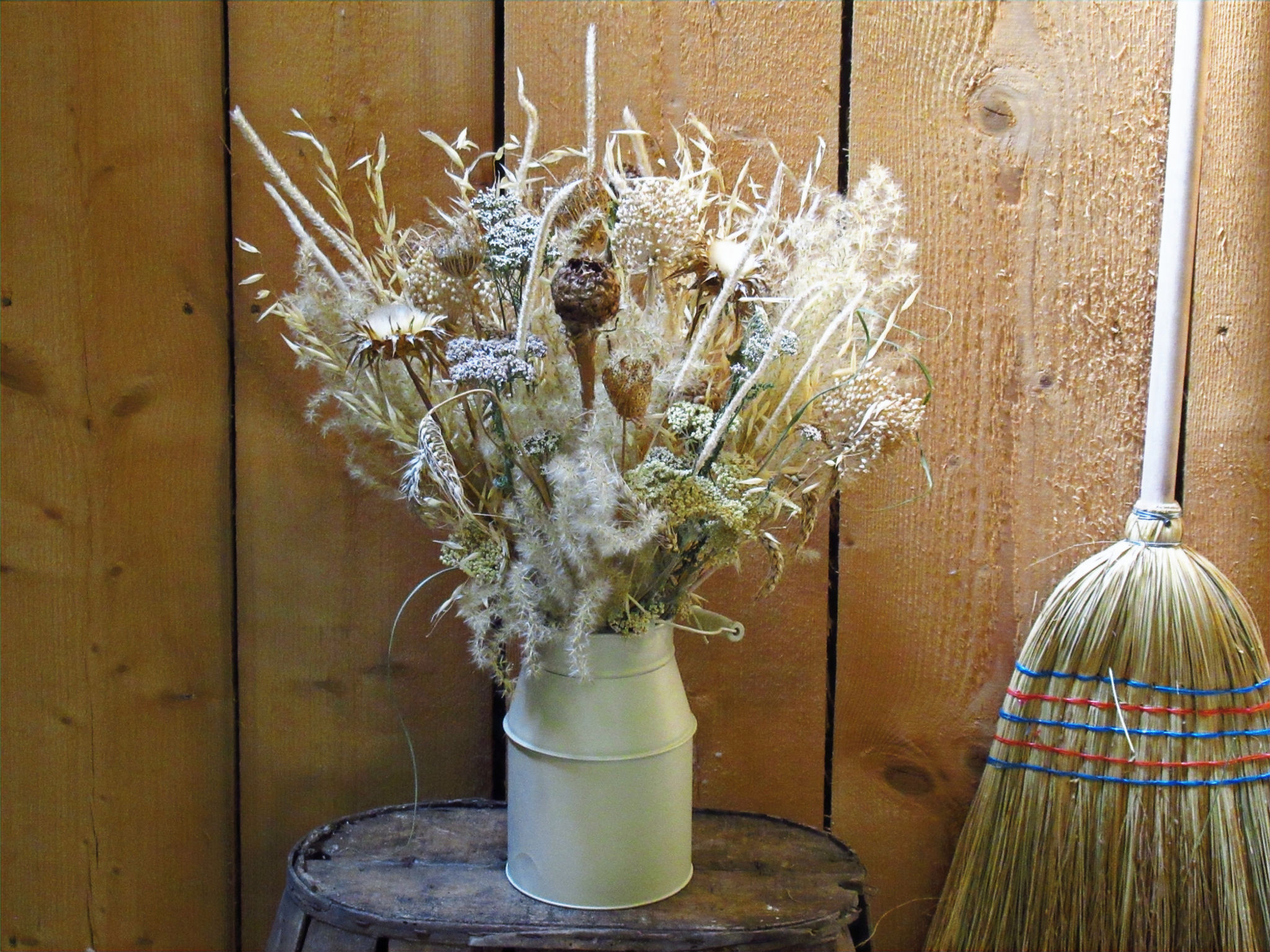 Pot à lait dans les tons blanc/crème "Ail/Chardon/Graminées/Miscanthus"