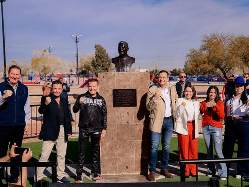 Devela alcalde Marco Bonilla y Julio César Chávez, monumento en honor al campeón de box en el Polideportivo