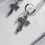 Miniatura: Rose (Premium) - Huggie Cross Earrings