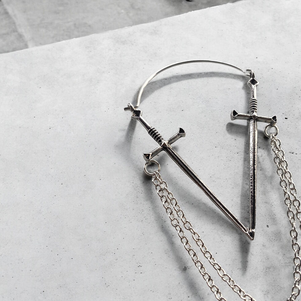 Miniaturbild: Double dagger sword and chain earrings