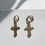 Miniatura: Rose (Premium) - Huggie Cross Earrings