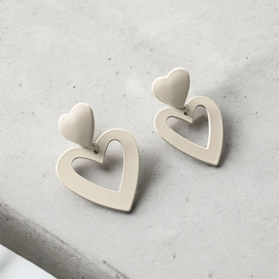 Heart earrings white