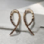 Artistic earrings gold
