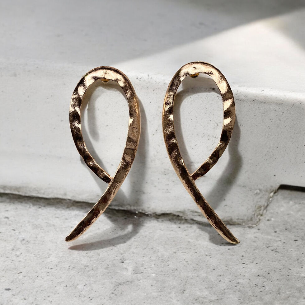 Artistic earrings gold