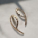 Artistic earrings gold