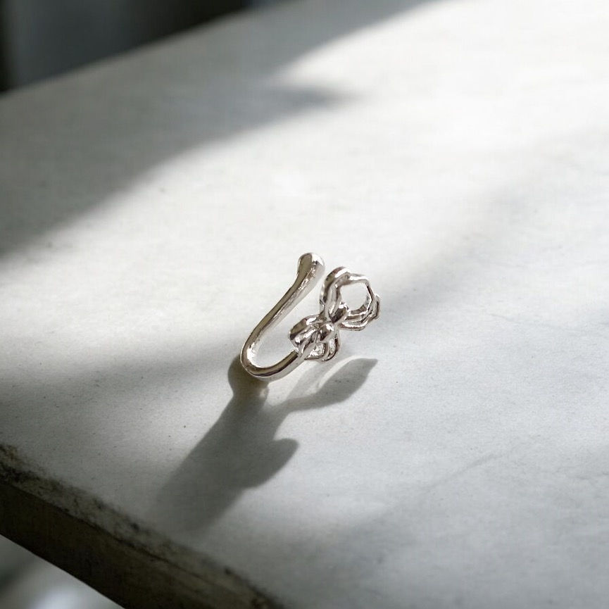 Faux spider nose ring silver