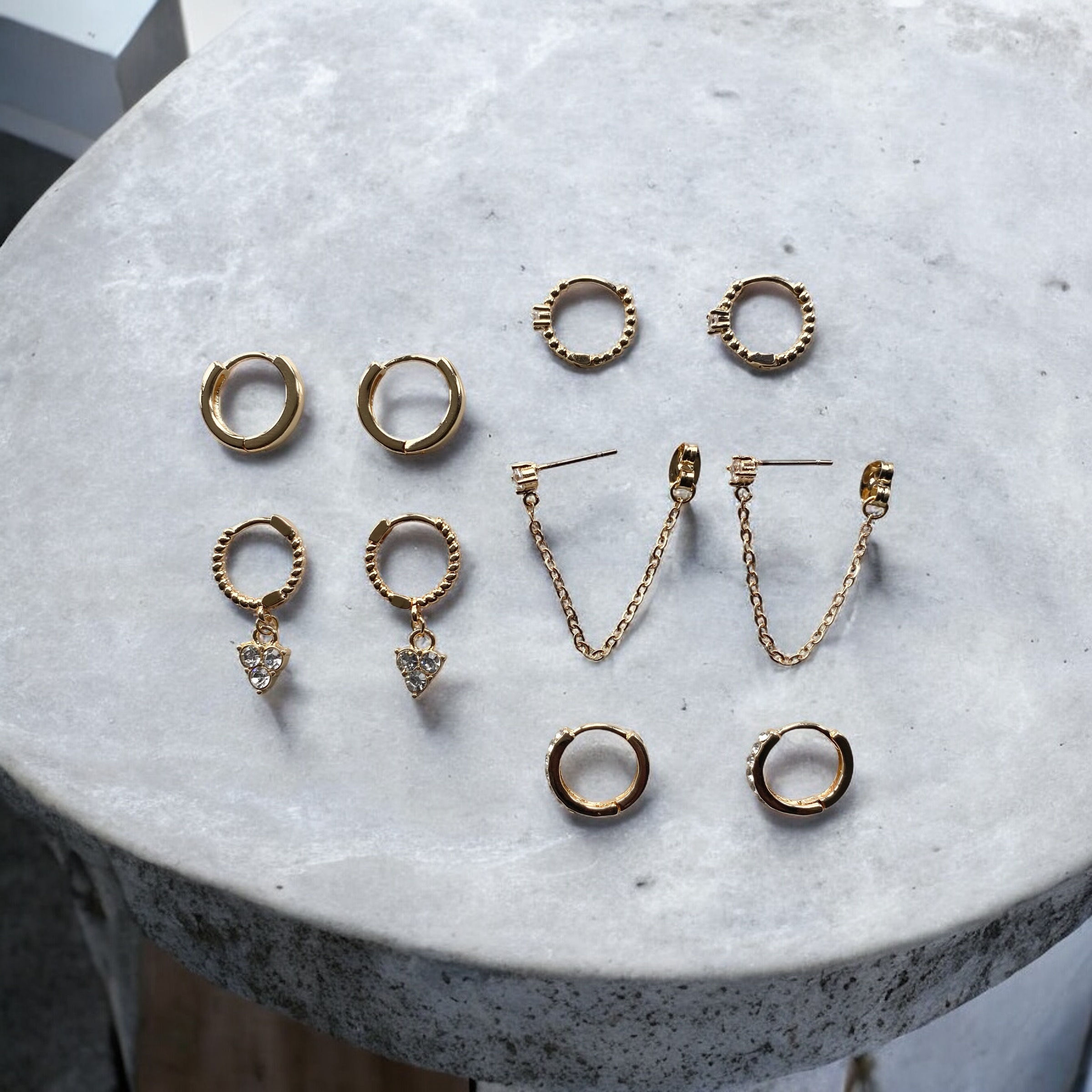 Huggie earrings gold