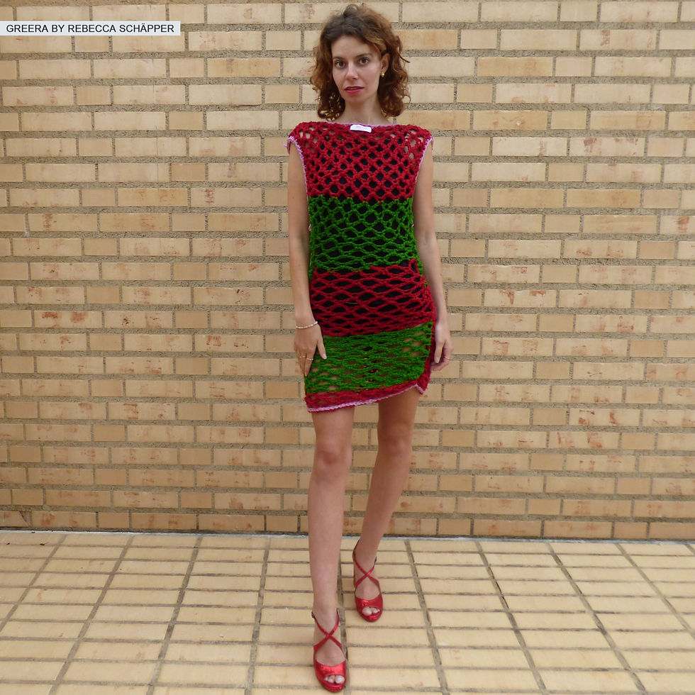 Fotomodel mit Greera Netzkleid (Produkt)