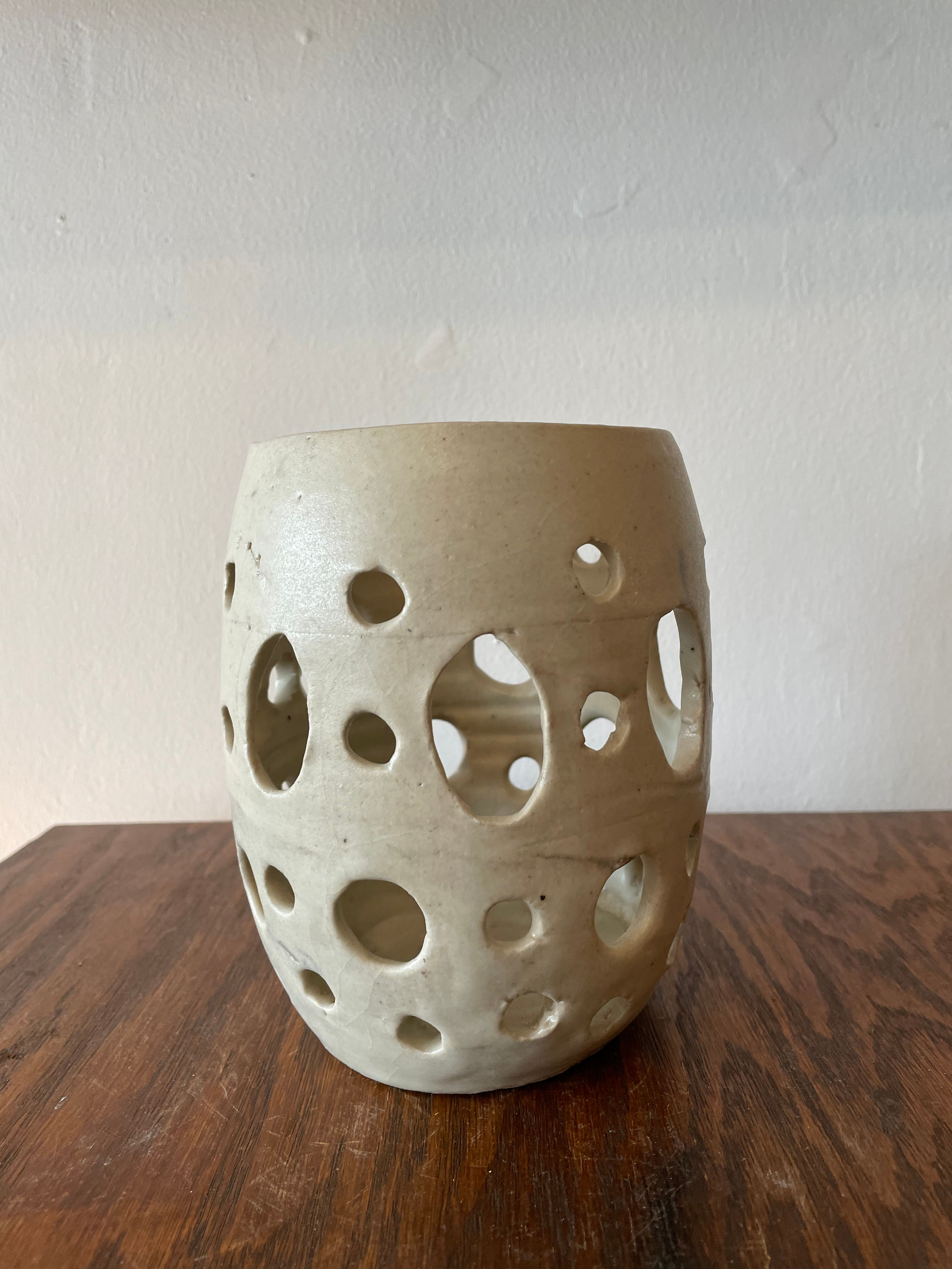 Med White Ceramic Circle Candle Holder