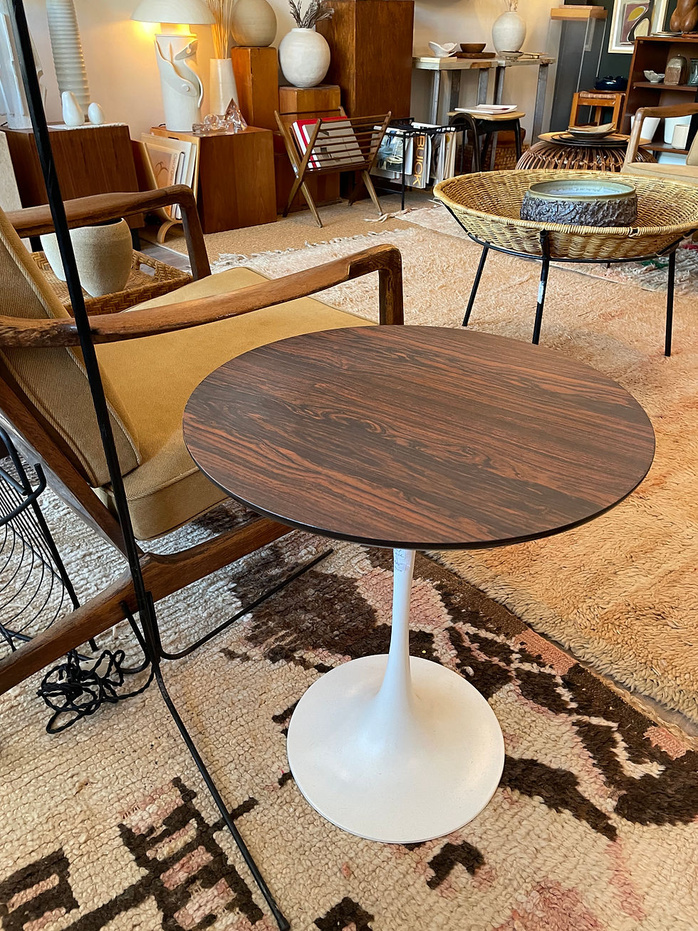 Thumbnail: Tulip Table