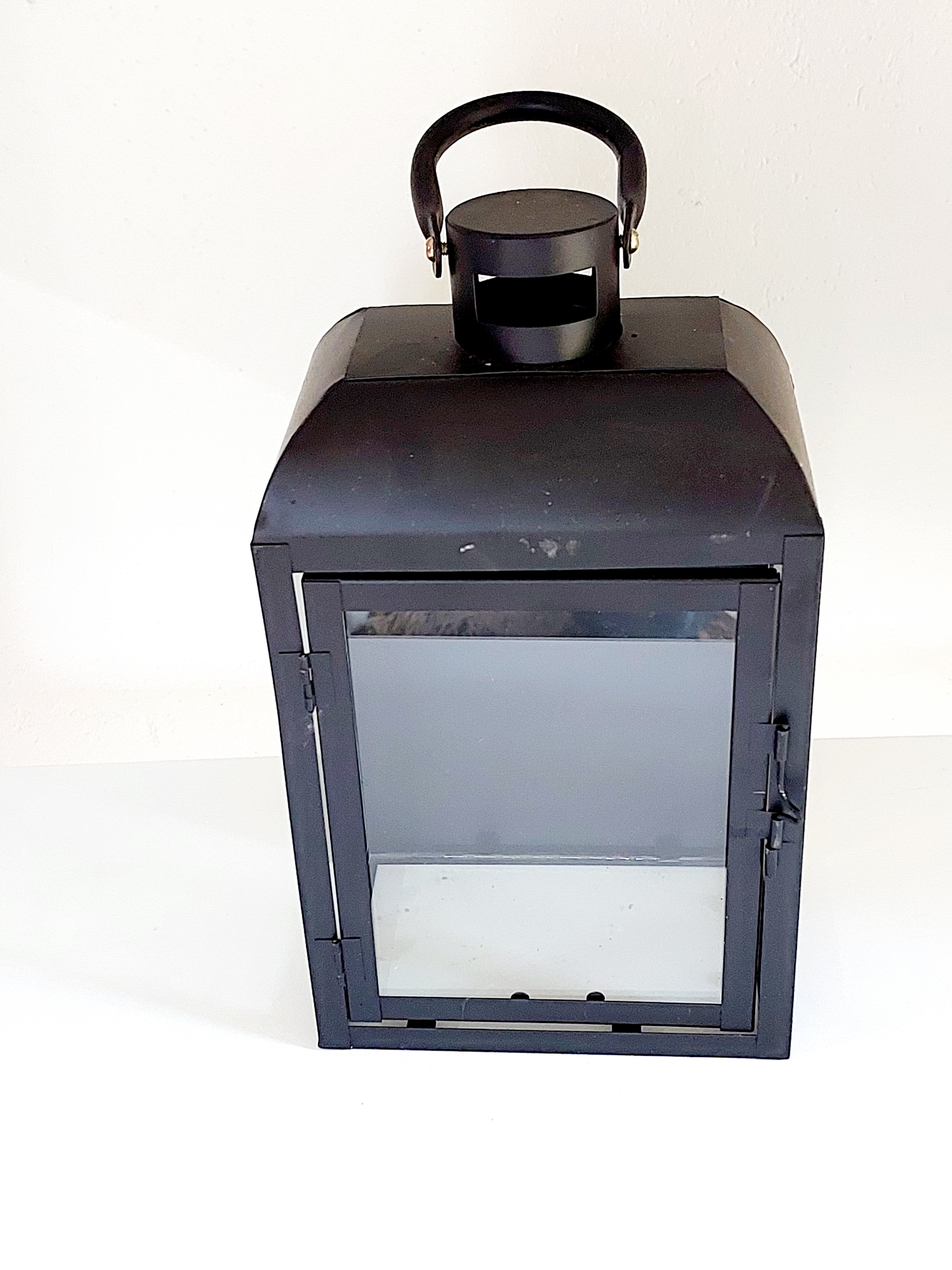 Black mirror lantern