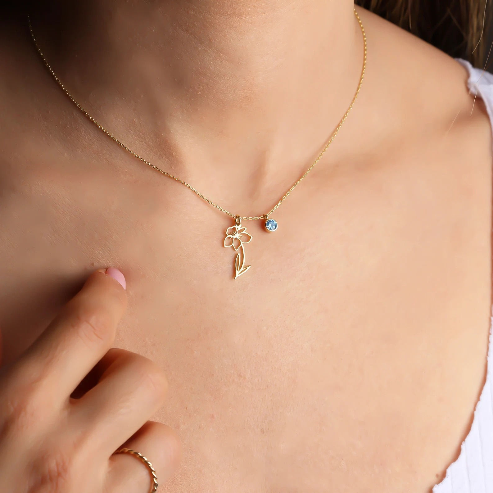 Necklace Vintage Three-dimensional December Flower Birthstone Pendant Clavicle 