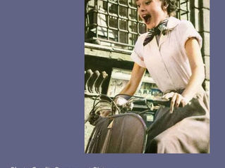 Audrey Hepburn robogón a Római vakáció (Roman Holiday, 1953) című film egyik jelenetében.