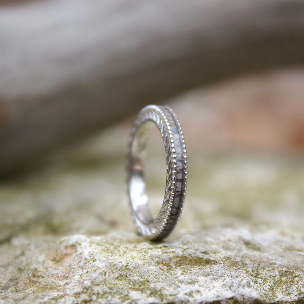 Miniatura: "Mabel Band Slender" Antler Wedding Band by The Antlered Doe