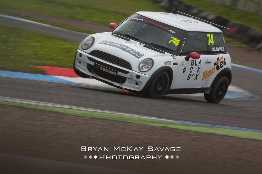 A fierce debut in the Mini Cooper Cup - RACE REPORT