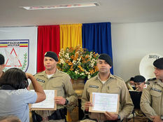 SOLENIDADE CONFERE DESTAQUE PROFISSIONAL A DOIS MILITARES DE SERRA DO SALITRE - MG