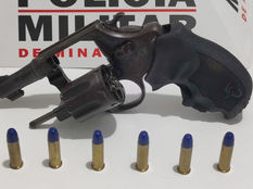 Polícia Militar apreende arma com munições e prende autor de porte ilegal de arma de fogo