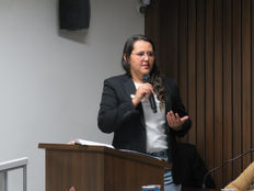 VEREADORA FLÁVIA ARAÚJO COBRA AUDITORIA E CRITICA FALTA DE TRANSPARÊNCIA DA PREFEITURA DE SERRA DO SALITRE - MG