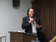 VEREADORA FLÁVIA ARAÚJO COBRA AUDITORIA E CRITICA FALTA DE TRANSPARÊNCIA DA PREFEITURA DE SERRA DO SALITRE - MG