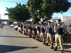 EM SERRA DO SALITRE POLÍCIA MILITAR DESENCADEIA OPERAÇÃO PARA CUMPRIMENTO DE MANDADOS E EFETUA PRIS
