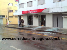 NOVOS DETALHES SOBRE A EXPLOSÃO NA AGENCIA BANCÁRIA DE SERRA DO SALITRE NA MANHÃ DESTE SÁBADO