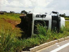 CARRETA TOMBA PRÓXIMO A SERRA DO SALITRE – MG