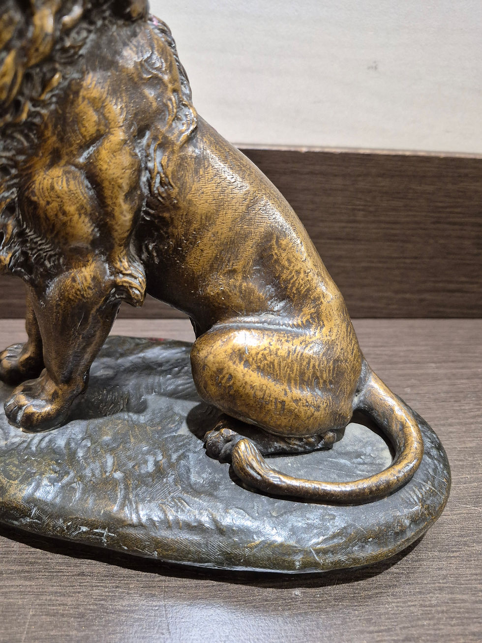 Thumbnail: Sculpture Lion Assis Regule Ancien XIXeme