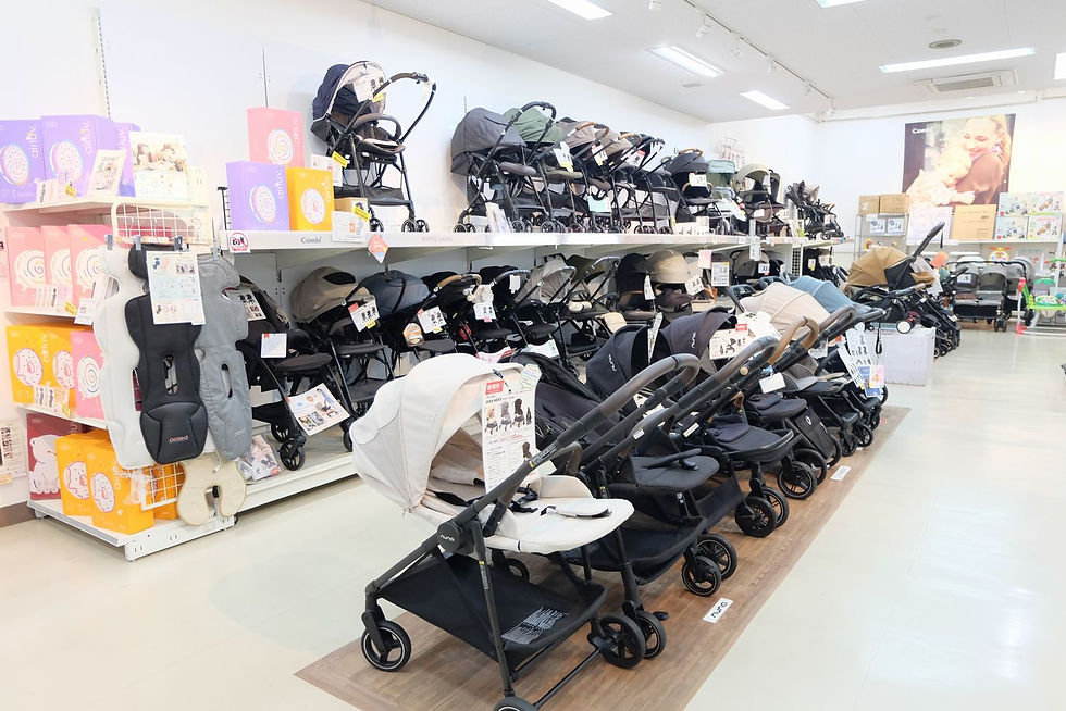 軽量モデルから機能重視のモデルまで。実際に赤ちゃんを乗せて押す事も出来ます