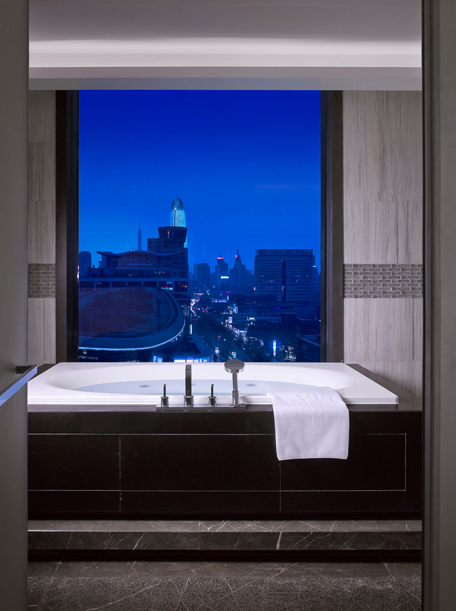 Suite Master Bathroom
