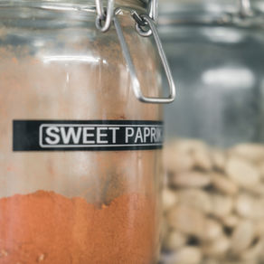 How does the cost of shopping zero waste compare to supermarkets?