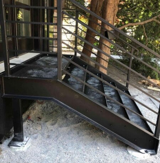 OUTDOOR GLASS RAILINGS