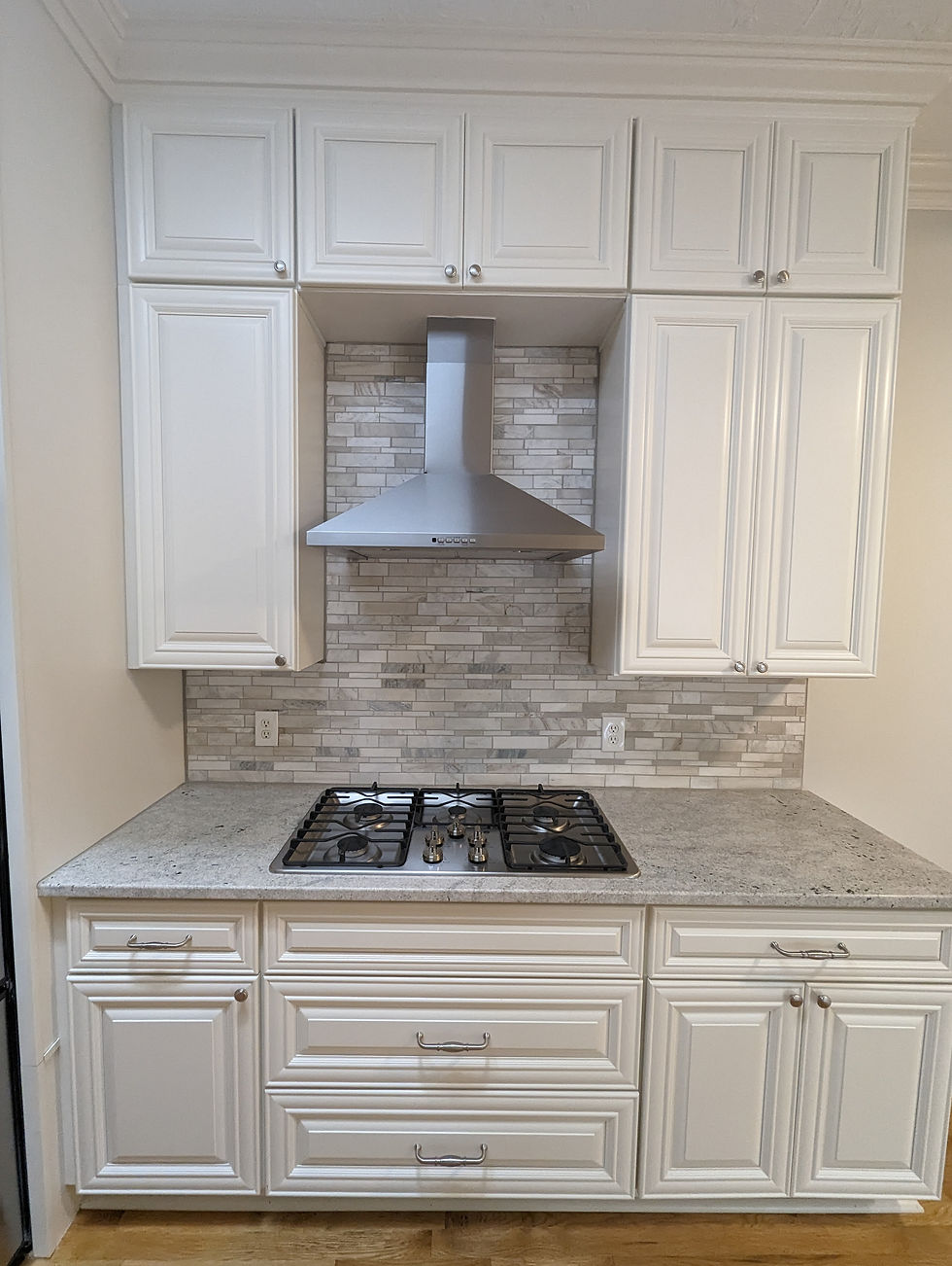 Kitchen Cabinets and Backsplash