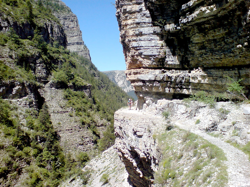 Sentier_dans_les_gorges_de_St-Pierre_(Be