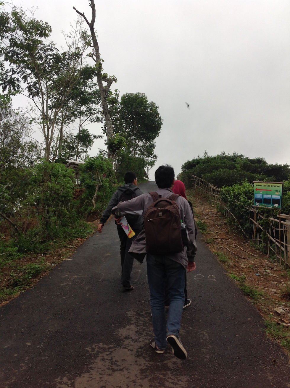 Jalur menuju puncak Kukusan