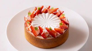 Strawberry & Lilac tart