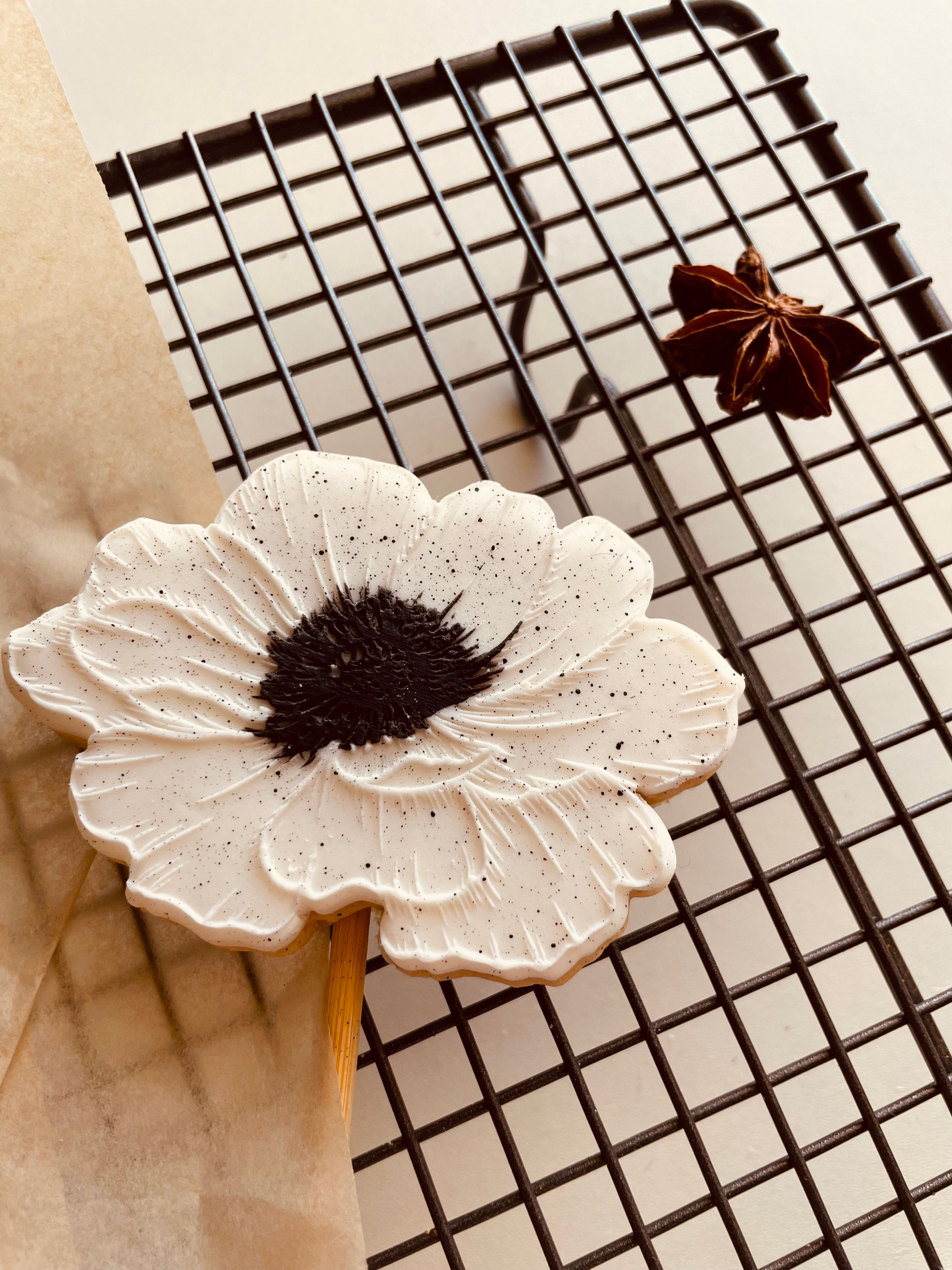 Anemone Flat Cookie Stamp & Cutter