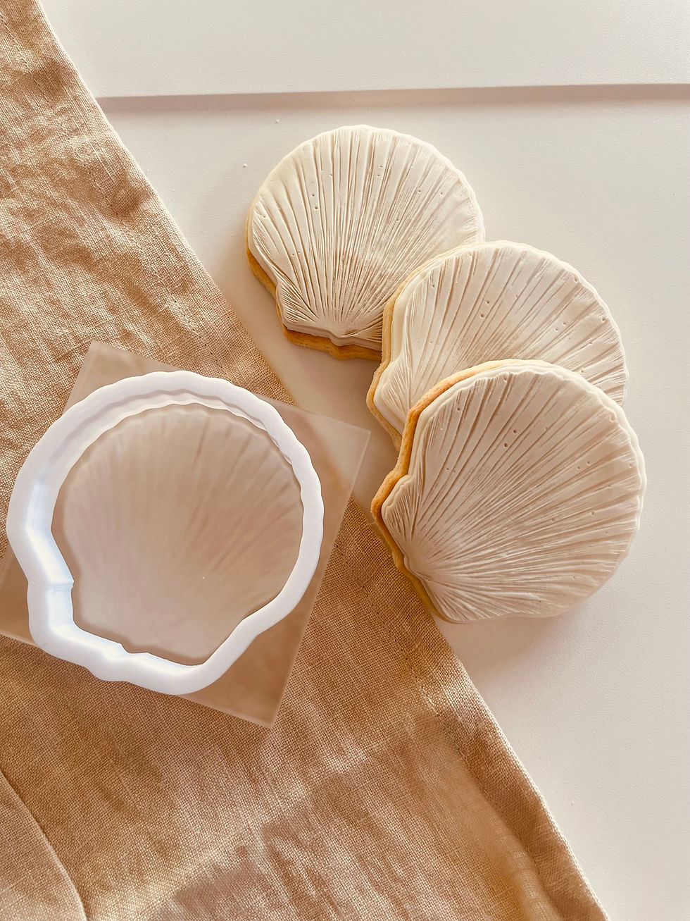 Thumbnail: Clam Shell Stamp & Cutter