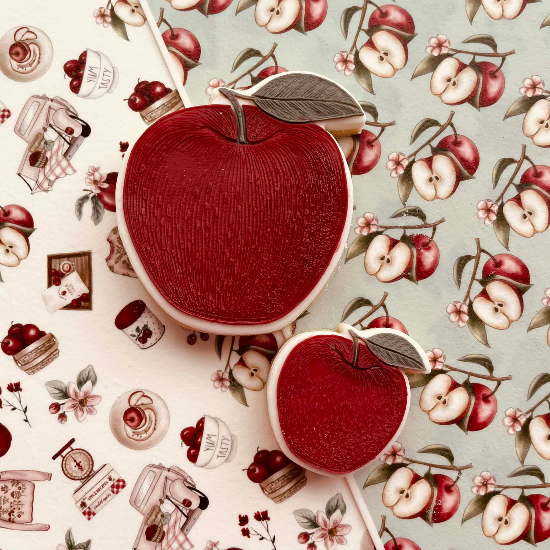 Apple with Leaf Cookie Stamp & Cutter Set