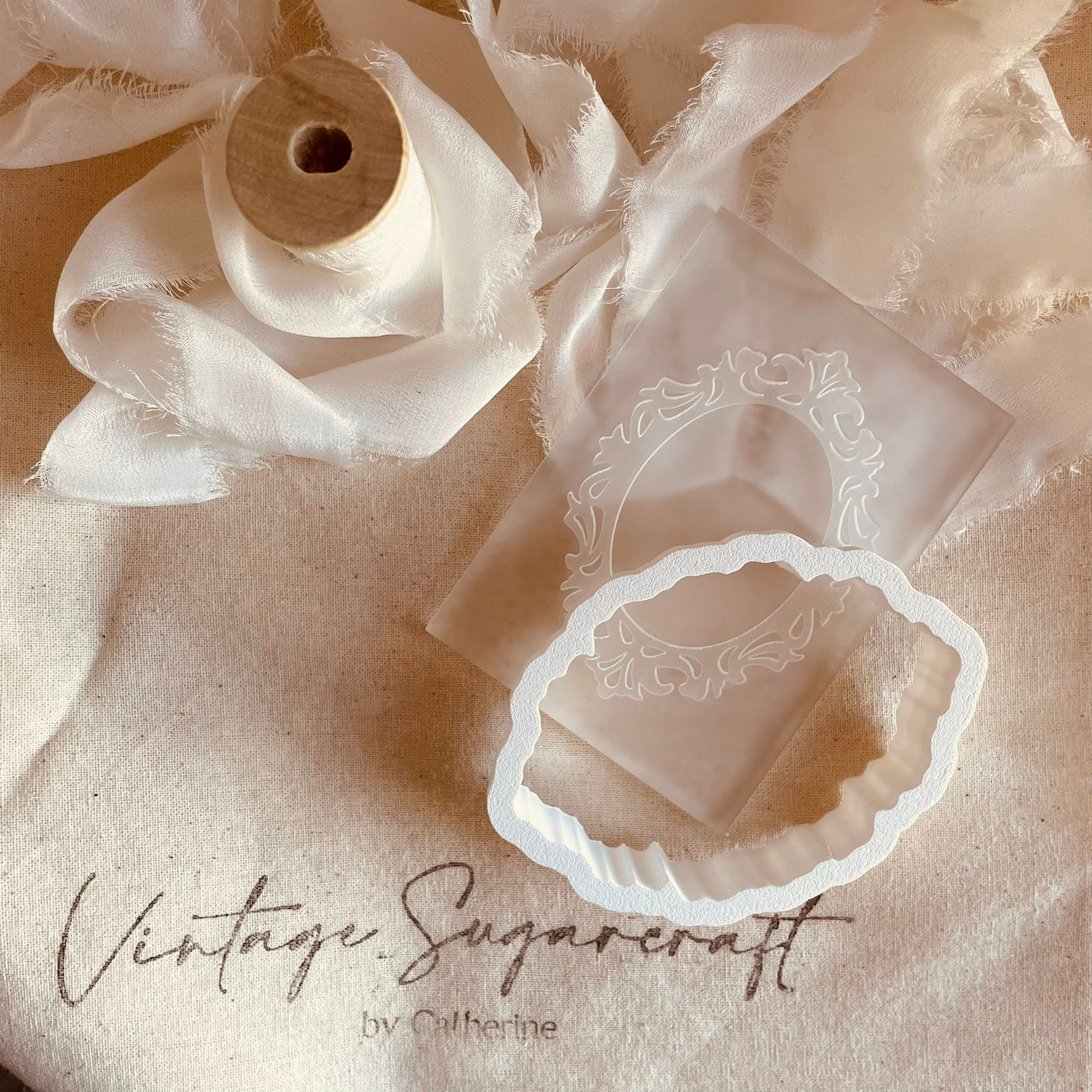 Cameo Frame Fondant Cookie Stamp & Cutter