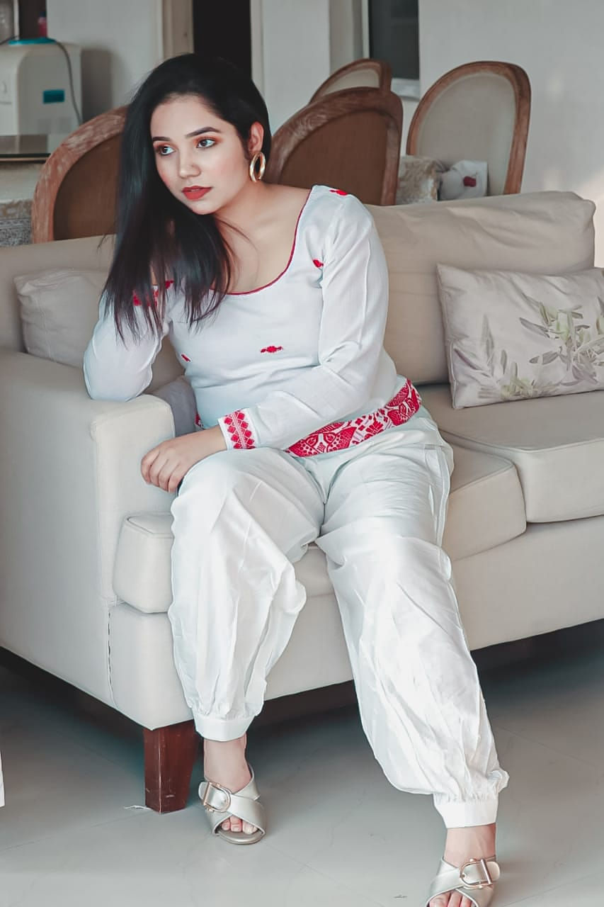 Thumbnail: Regular White Crop Top