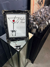 Tini Gift Table