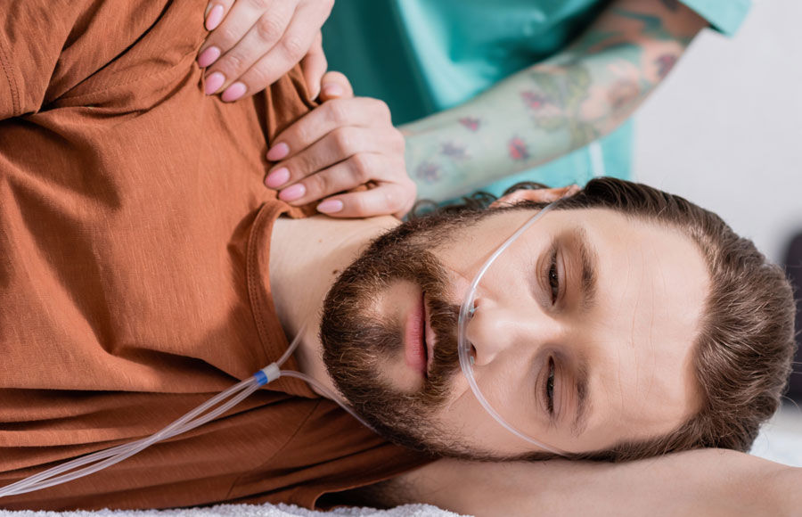inhalacje wodorowe podczas sesji fizjoterapeutycznej - kaniula nosowa w trakcie zabiegu